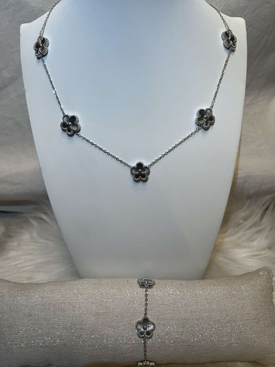 Collier trèfle gris